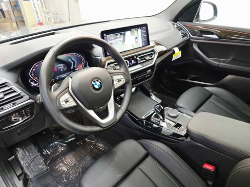 Used 2024 BMW X3 xDrive30i w/ Premium Package image 2