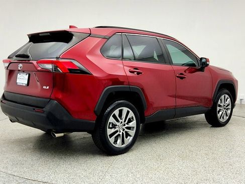 Used 2023 Toyota RAV4 XLE Premium image 5