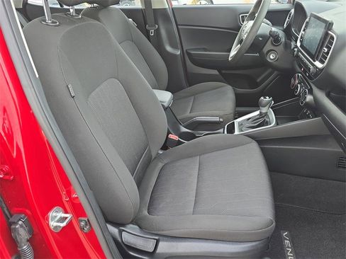 Used 2023 Hyundai Venue SE image 29