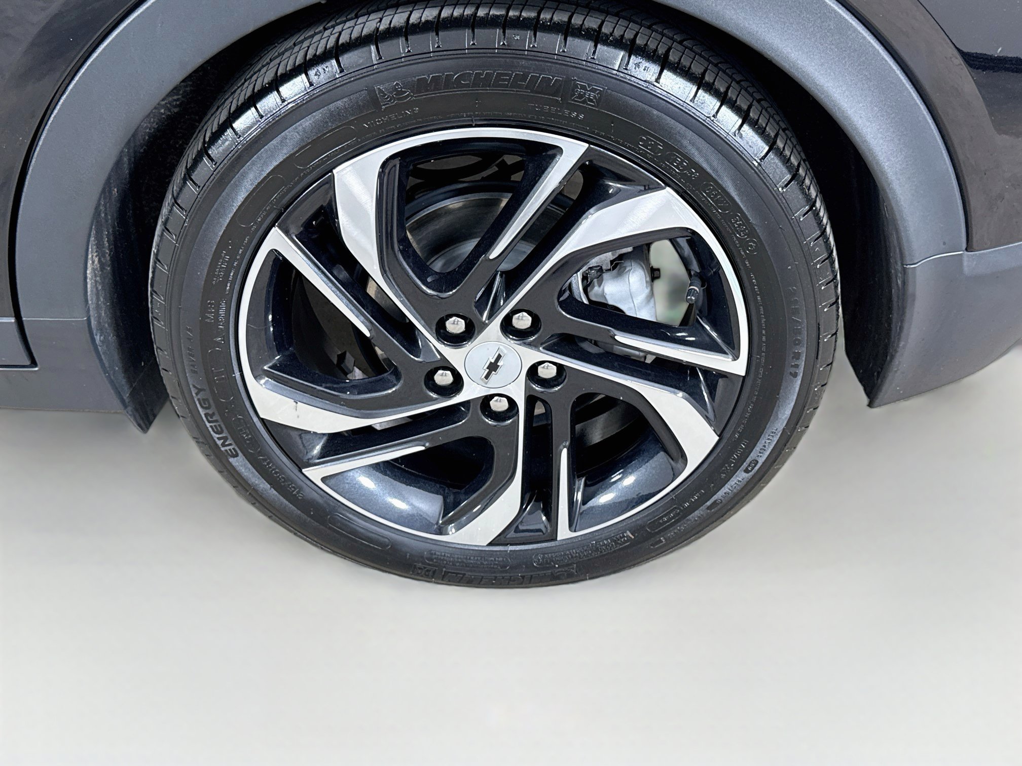 Used 2023 Chevrolet Bolt LT w/ Infotainment Package FWD image 30