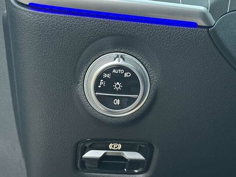 Used 2025 Mercedes-Benz C 300 Sedan image 33