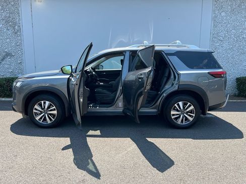 Certified 2024 Nissan Pathfinder SL AWD/4WD image 11