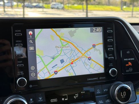 Used 2022 Toyota Highlander XLE image 25