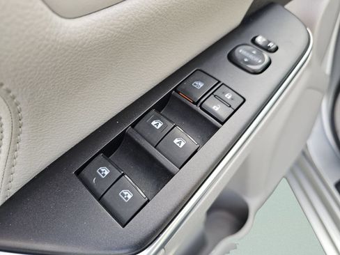 Used 2017 Toyota Camry XLE w/ Moonroof Package FWD image 29