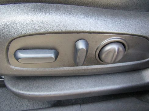 Used 2024 GMC Terrain SLT image 21