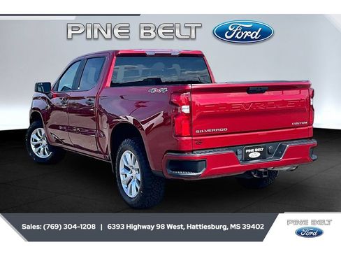 Used 2020 Chevrolet Silverado 1500 Custom w/ Custom Value Package AWD/4WD image 2