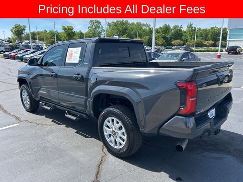 Used 2024 Toyota Tacoma SR5 w/ SR5 Upgrade Package AWD/4WD image 14