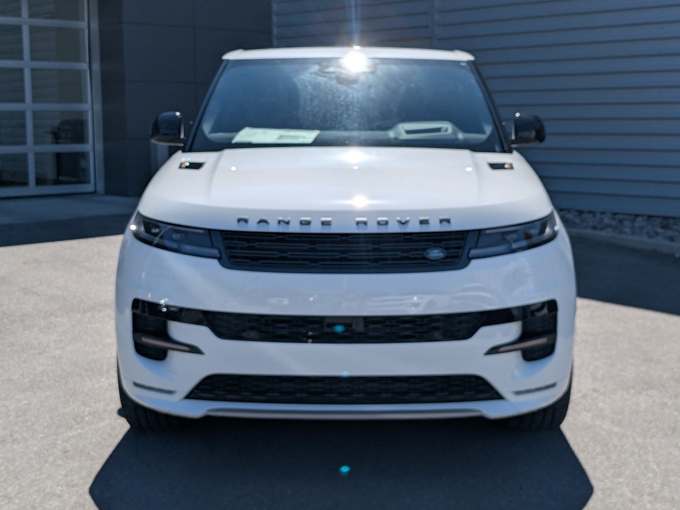 New 2026 Land Rover Range Rover Sport Dynamic SE AWD/4WD image 2