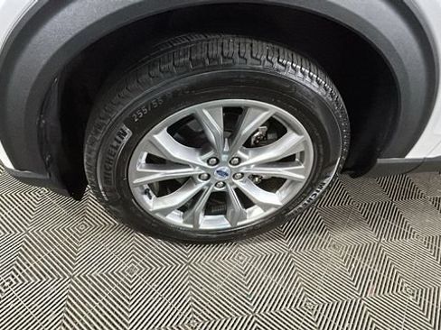Used 2023 Ford Explorer Limited w/ Limited Technology Package AWD/4WD image 9
