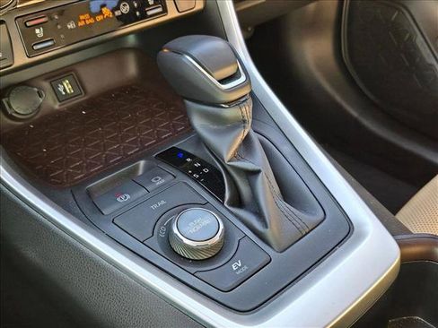 Used 2024 Toyota RAV4 Limited image 15