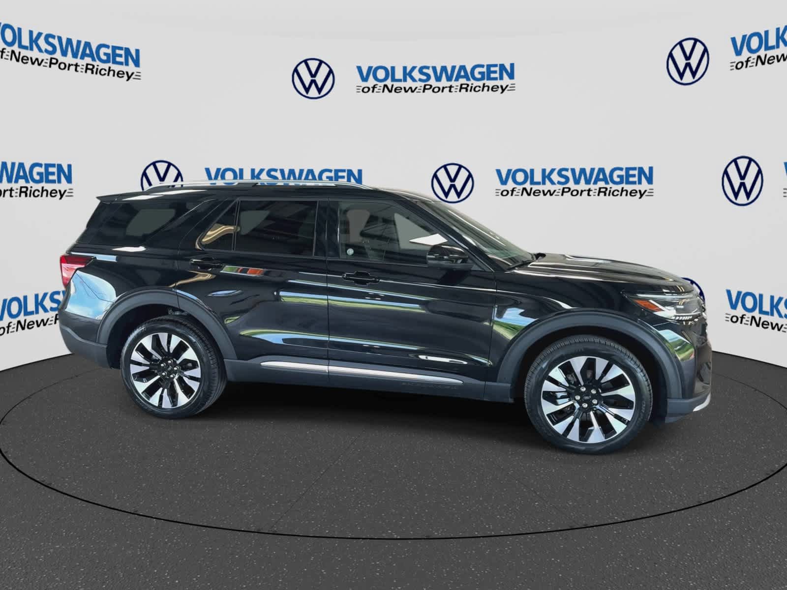 Used 2025 Ford Explorer Platinum w/ LUX Leather Package AWD/4WD image 9