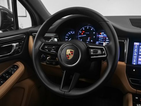 Used 2025 Porsche Macan image 29