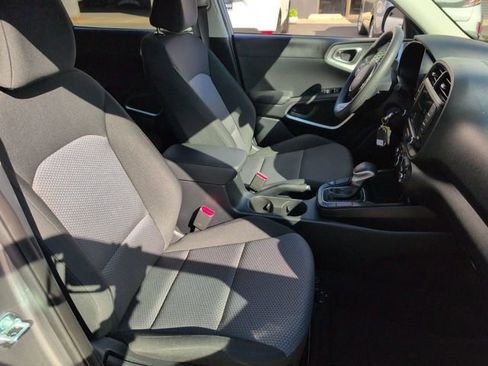 Certified 2025 Kia Soul LX w/ LX Technology Package FWD image 31