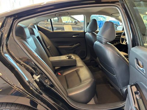 Used 2024 Nissan Altima 2.5 SR FWD image 28