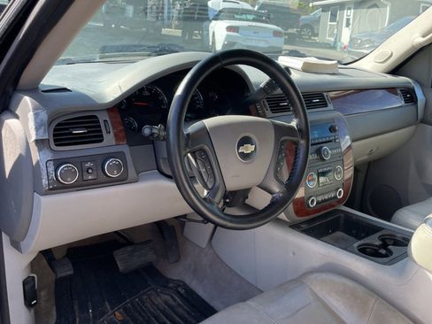 Used 2010 Chevrolet Suburban LT image 16