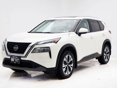 Used 2023 Nissan Rogue SV w/ SV Premium B Package image 2