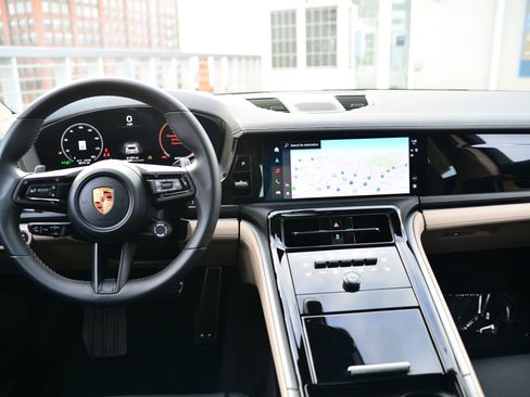 Certified 2024 Porsche Panamera 4 image 27