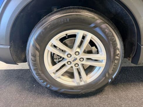 Used 2022 Ford Explorer XLT w/ Equipment Group 202A image 18