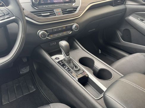 Used 2025 Nissan Altima 2.5 SV image 41