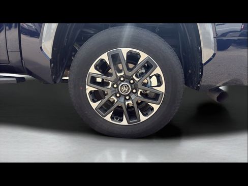 Used 2024 Toyota Tundra Limited AWD/4WD image 29