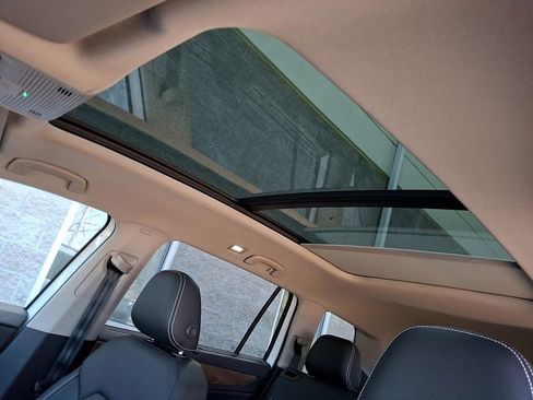 Certified 2025 Volkswagen Atlas SE w/ Panoramic Sunroof Package image 25