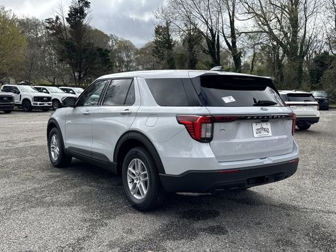 New 2026 Ford Explorer Active RWD image 5