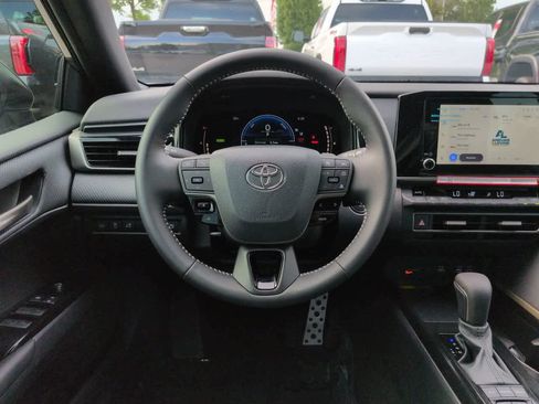 Used 2026 Toyota Camry SE FWD image 15