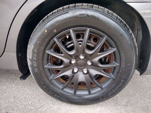 Used 2015 Toyota Camry LE image 33