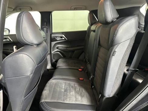 Used 2024 Mitsubishi Outlander SE image 24