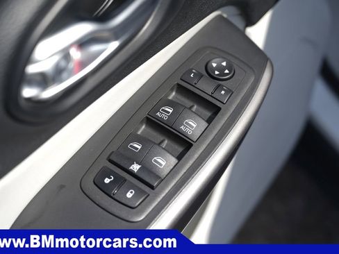 Used 2021 Jeep Cherokee Latitude Plus AWD/4WD image 21