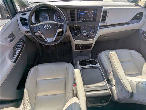 Used 2015 Toyota Sienna XLE Premium image 17