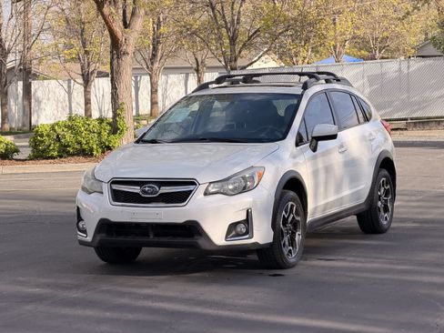 Used 2016 Subaru Crosstrek 2.0i Premium w/ Moonroof Package AWD/4WD image 9
