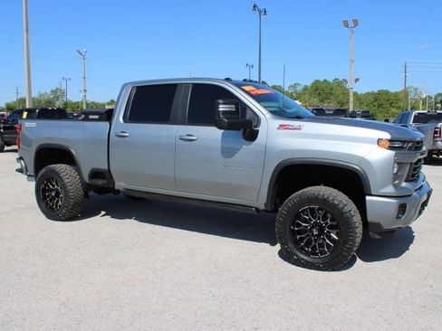Used 2024 Chevrolet Silverado 2500 LT AWD/4WD image 15