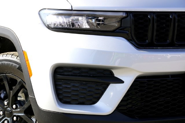 New 2025 Jeep Grand Cherokee Altitude RWD image 3