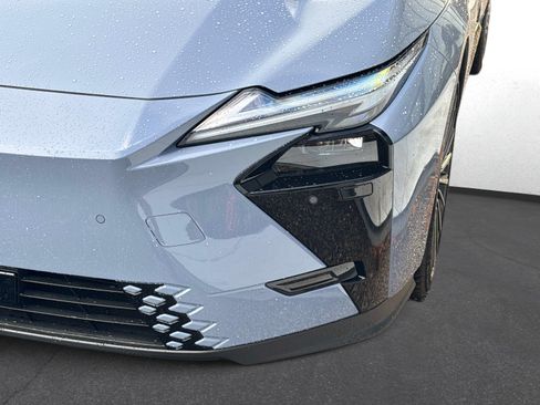 Used 2026 Lexus ES 350e w/ Convenience Package FWD image 9