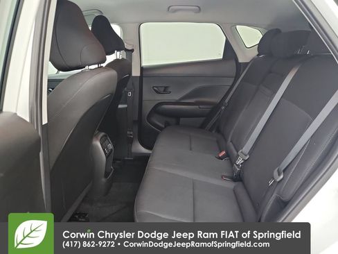 Used 2025 Hyundai Kona SEL AWD/4WD image 28