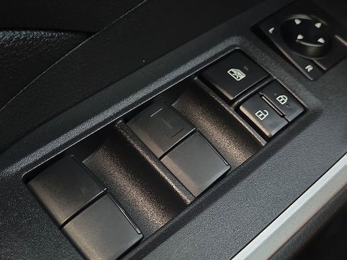 Used 2021 Toyota RAV4 XLE w/ Convenience Package image 18