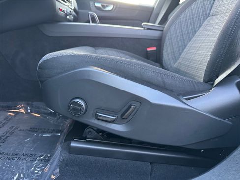 Certified 2023 Volvo XC60 B5 Core image 37