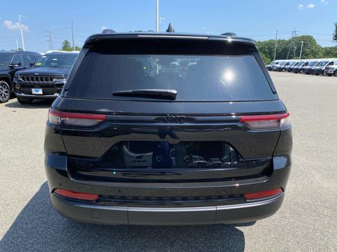 New 2025 Jeep Grand Cherokee Altitude image 4