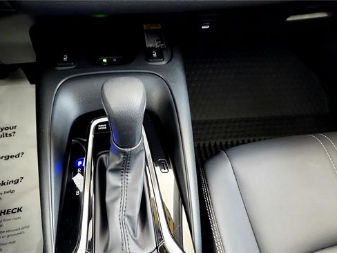 Used 2025 Toyota Corolla XLE image 28