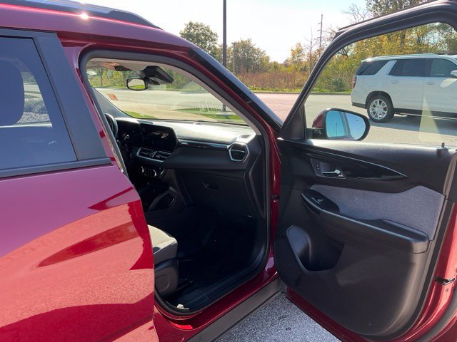 Used 2024 Chevrolet TrailBlazer LT w/ Convenience Package FWD image 17