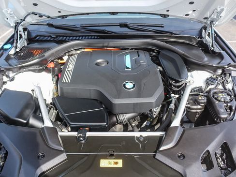 Certified 2023 BMW 530e w/ Convenience Package image 34