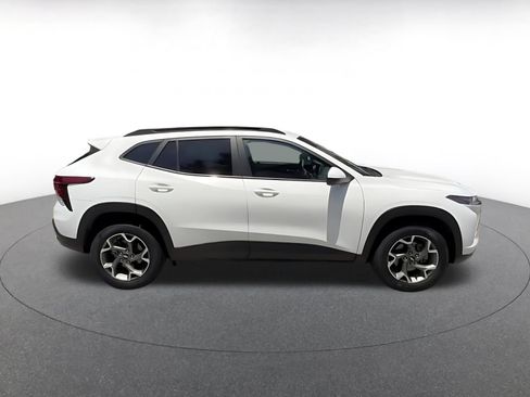 Used 2025 Chevrolet Trax LT FWD image 13