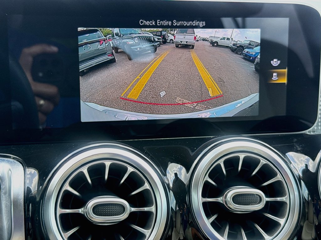 Used 2021 Mercedes-Benz GLB 250 4MATIC image 14