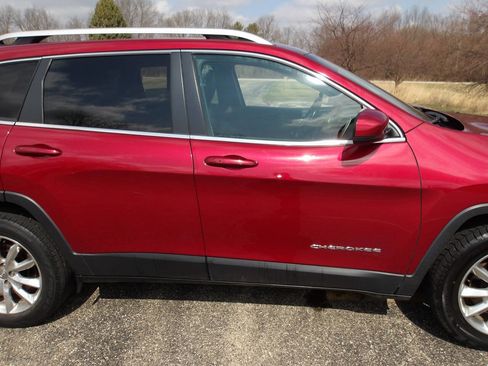 Used 2016 Jeep Cherokee Limited image 32