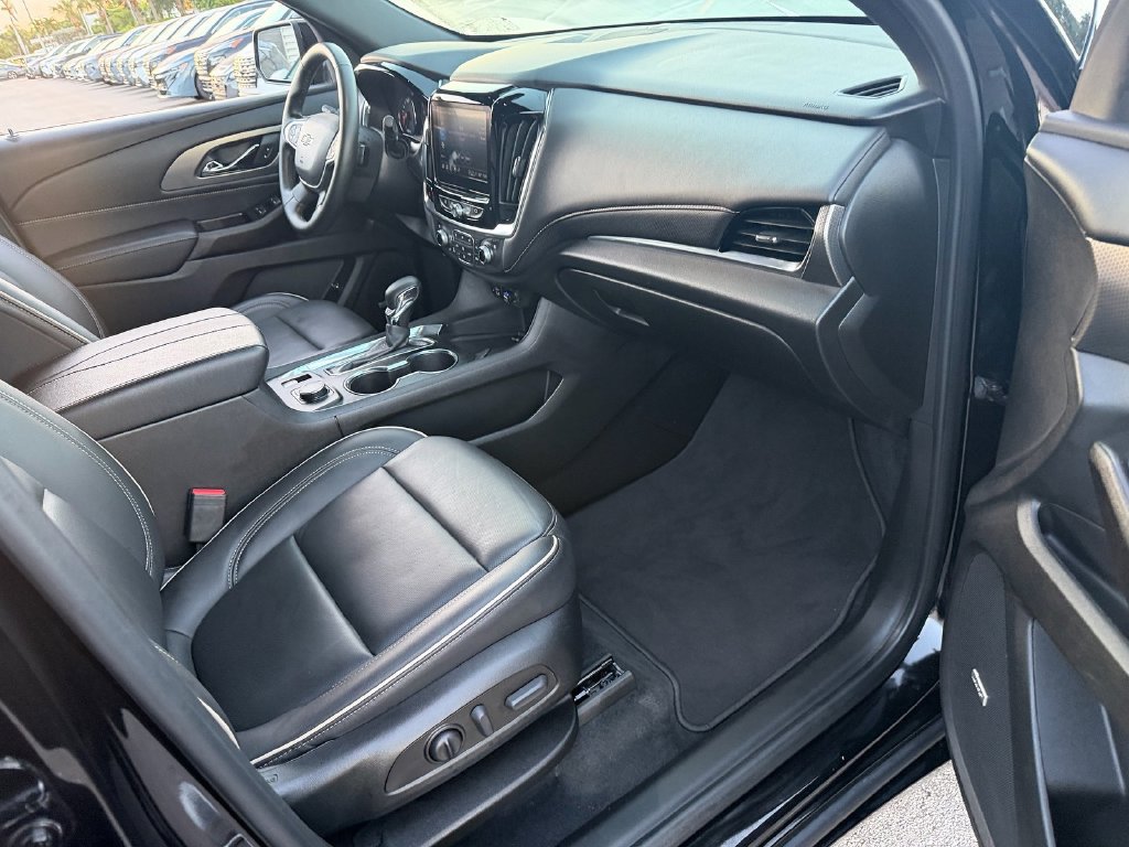 Used 2023 Chevrolet Traverse Premier w/ Redline Edition FWD image 16