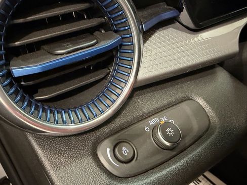 Used 2025 Chevrolet Trax LT w/ LT Convenience Package image 23