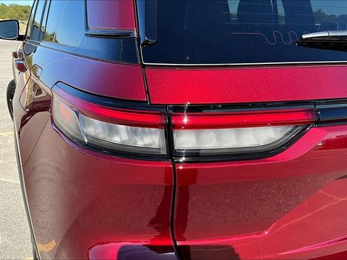 New 2025 Jeep Grand Cherokee Limited w/ Black Appearance Package image 40