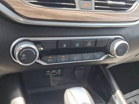 Used 2024 Nissan Altima 2.5 SV AWD/4WD image 14