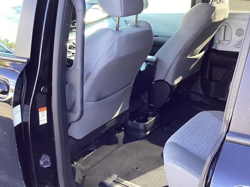 Used 2025 Toyota Sienna LE image 11